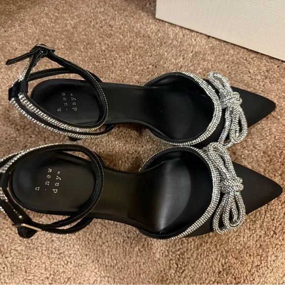 Embellished Bow High Heels - Picture 2 of 6